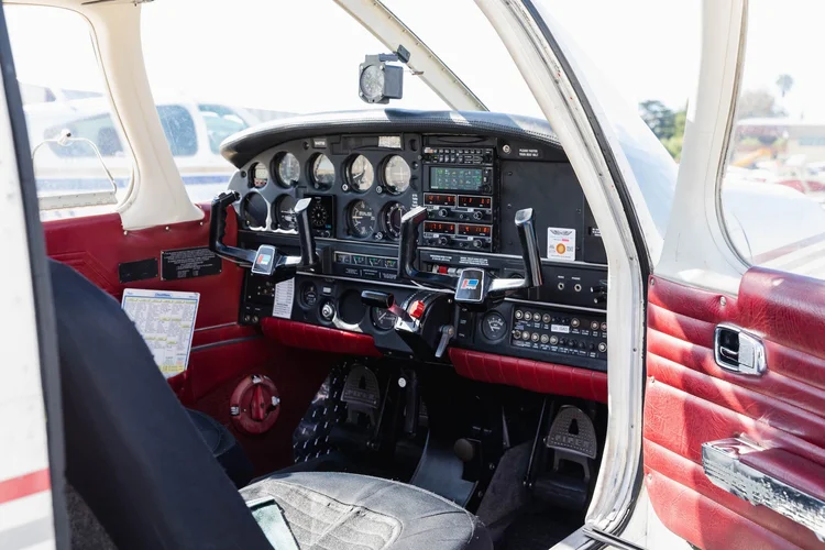 ActivePILOT Piper Warrior N40798 cockpit with Garmin avionics