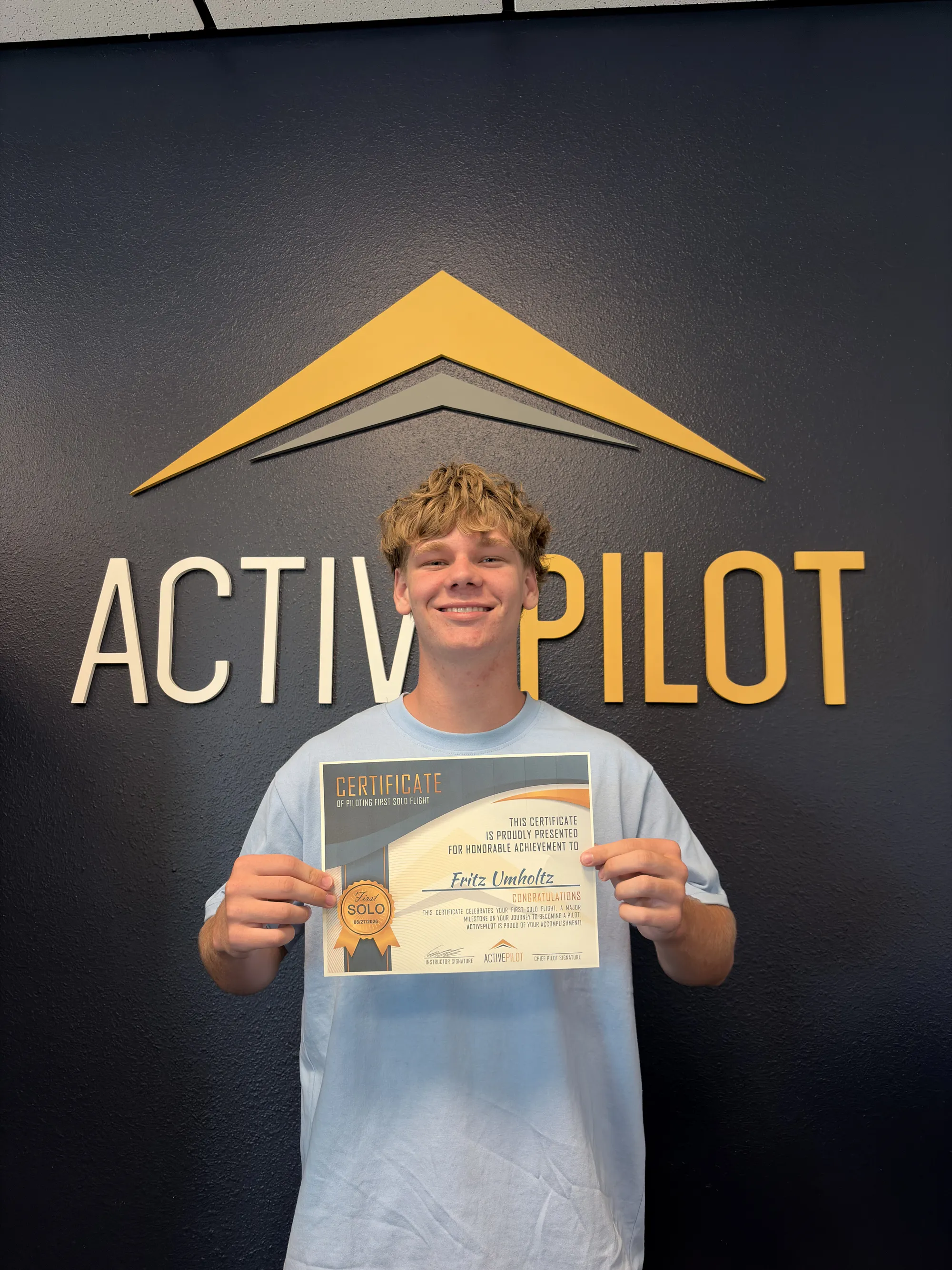 Fritz Umholtz celebrating his first solo flight at ActivePILOT