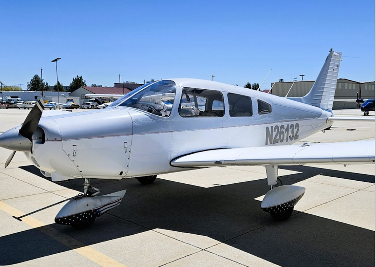 Piper Warrior N26132 on the ramp, available for ActivePILOT aircraft rental